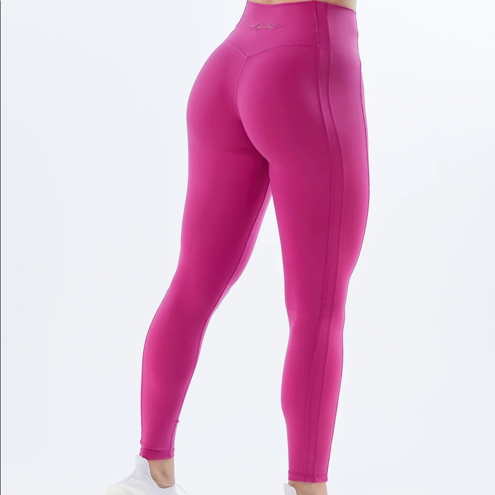 Alphalete Pulse Kinetic leggings in, Arcade Pink, Size S